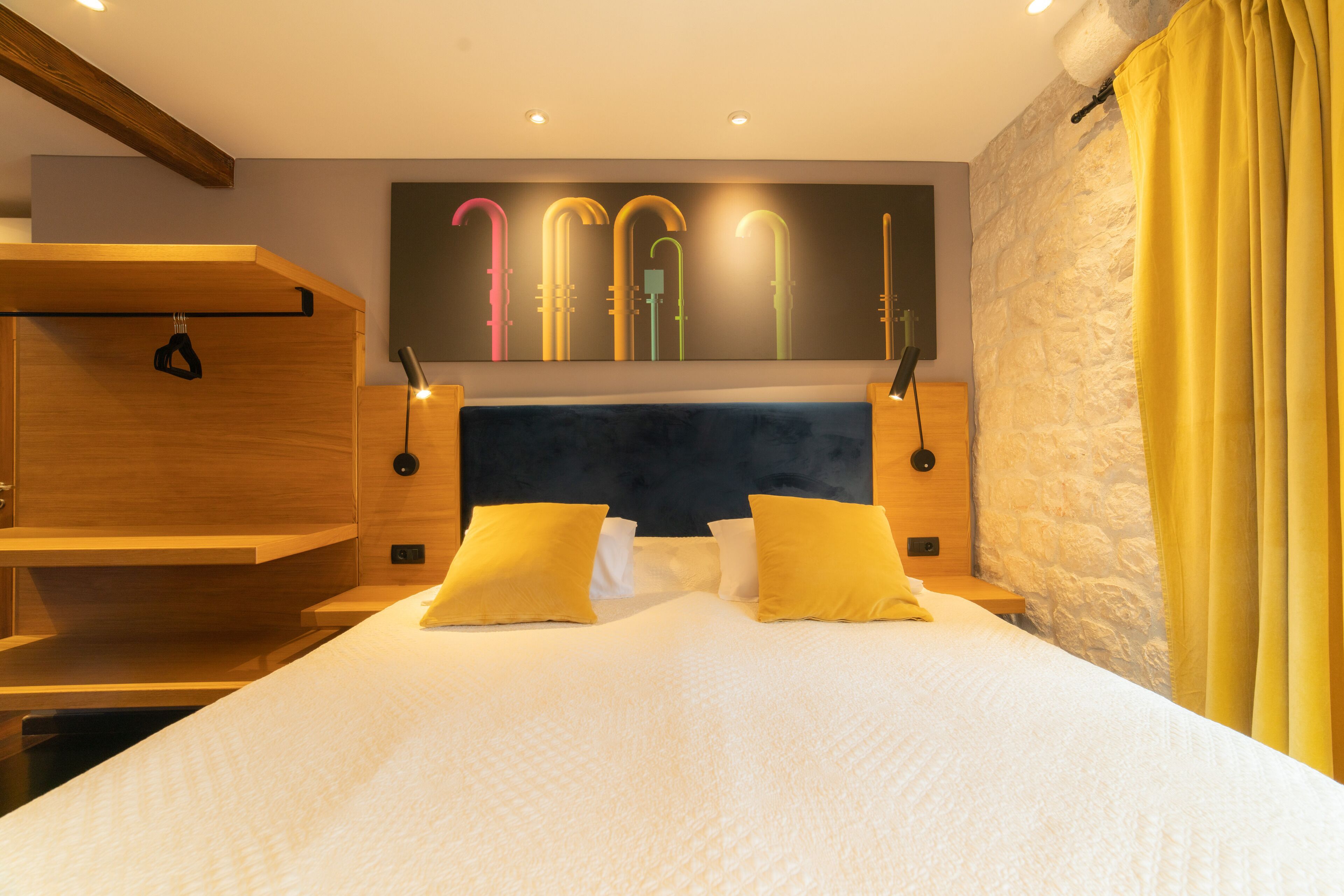 deluxe double room | desk, free wifi, bed sheets