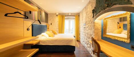 Quarto casal luxo | Escrivaninha, Wi-Fi de cortesia, roupa de cama