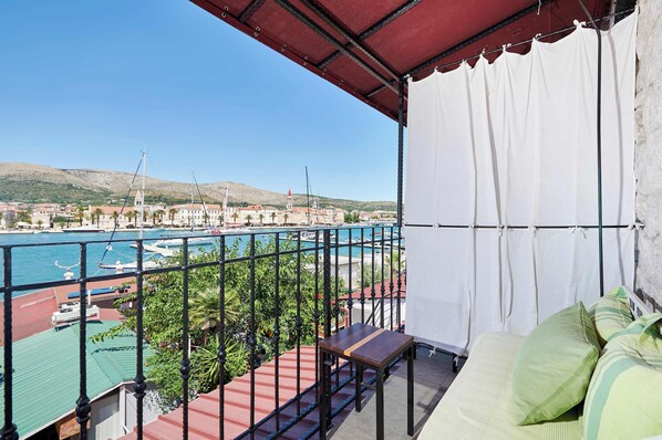 Kahden hengen deluxe-huone | Työpöytä, ilmainen Wi-Fi, vuodevaatteet