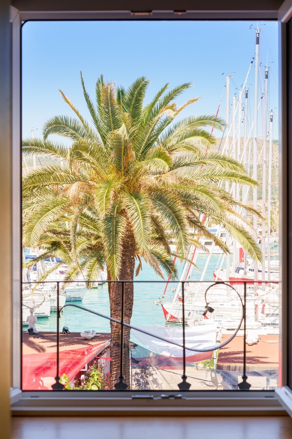 Deluxe Double Room | Desk, free WiFi, bed sheets - Domus Maritima (Trogir)