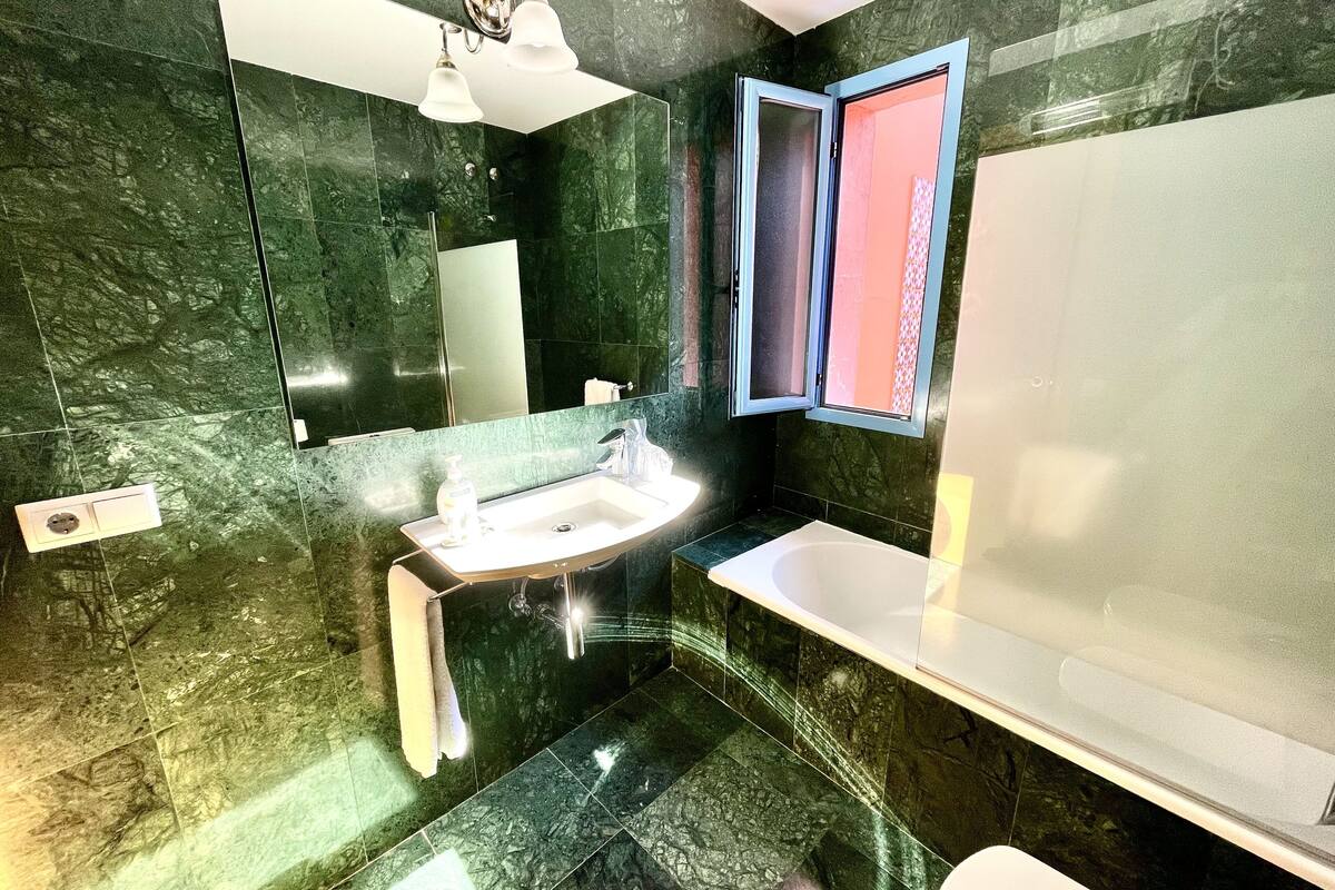 double room | bathroom | deep-soaking bathtub, free toiletries, hair dryer, bidet