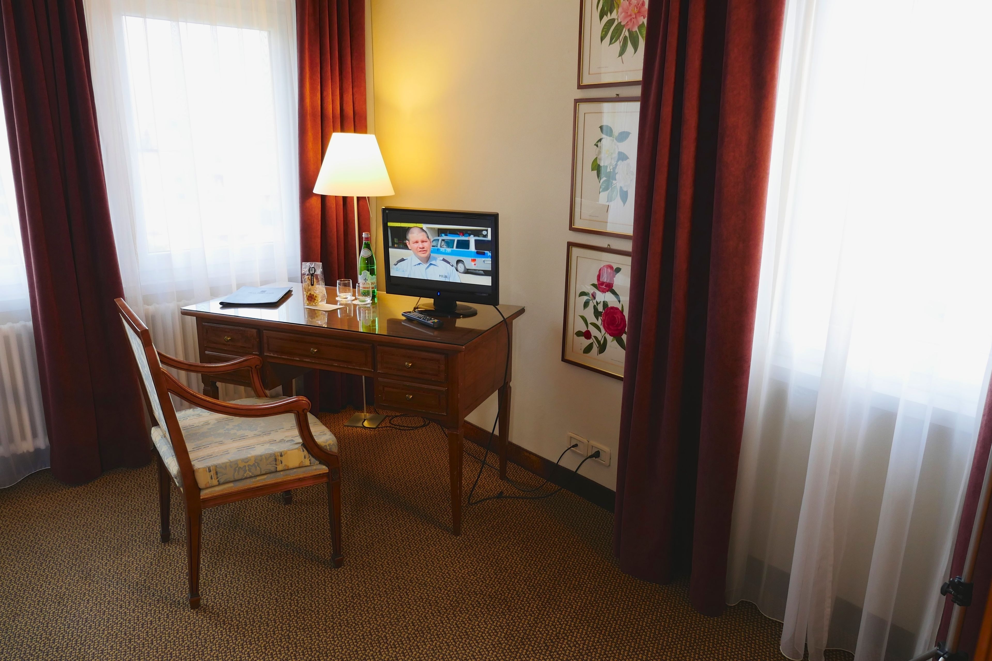 superior double or twin room | in-room business centre