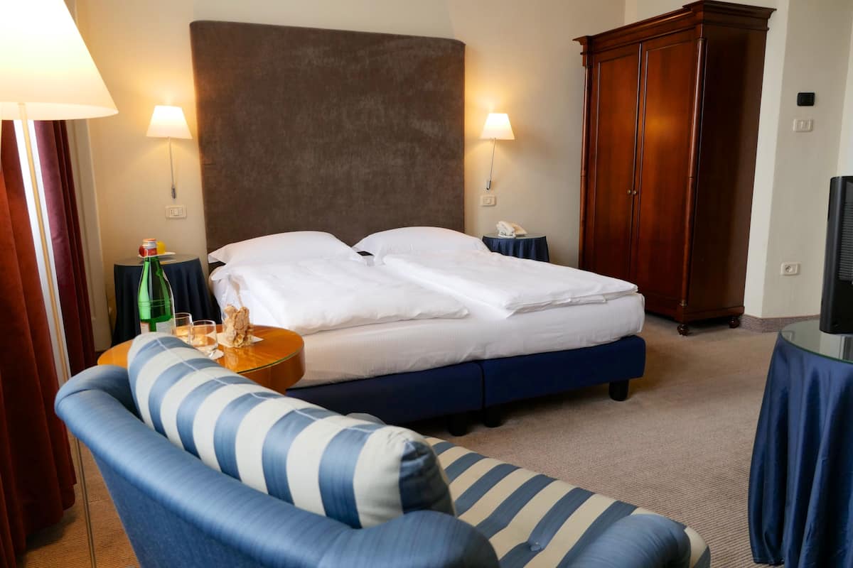 in-room safe, desk, soundproofing, free wifi