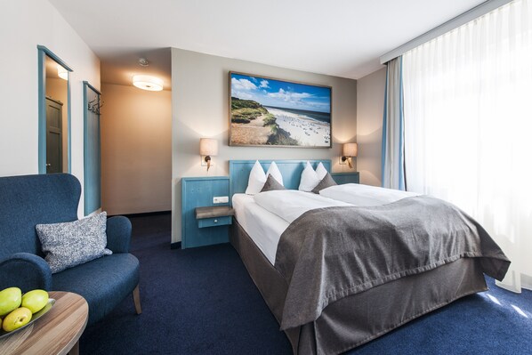 Hypo-allergenic bedding, minibar, in-room safe, desk