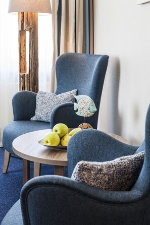 Hypo-allergenic bedding, minibar, in-room safe, desk