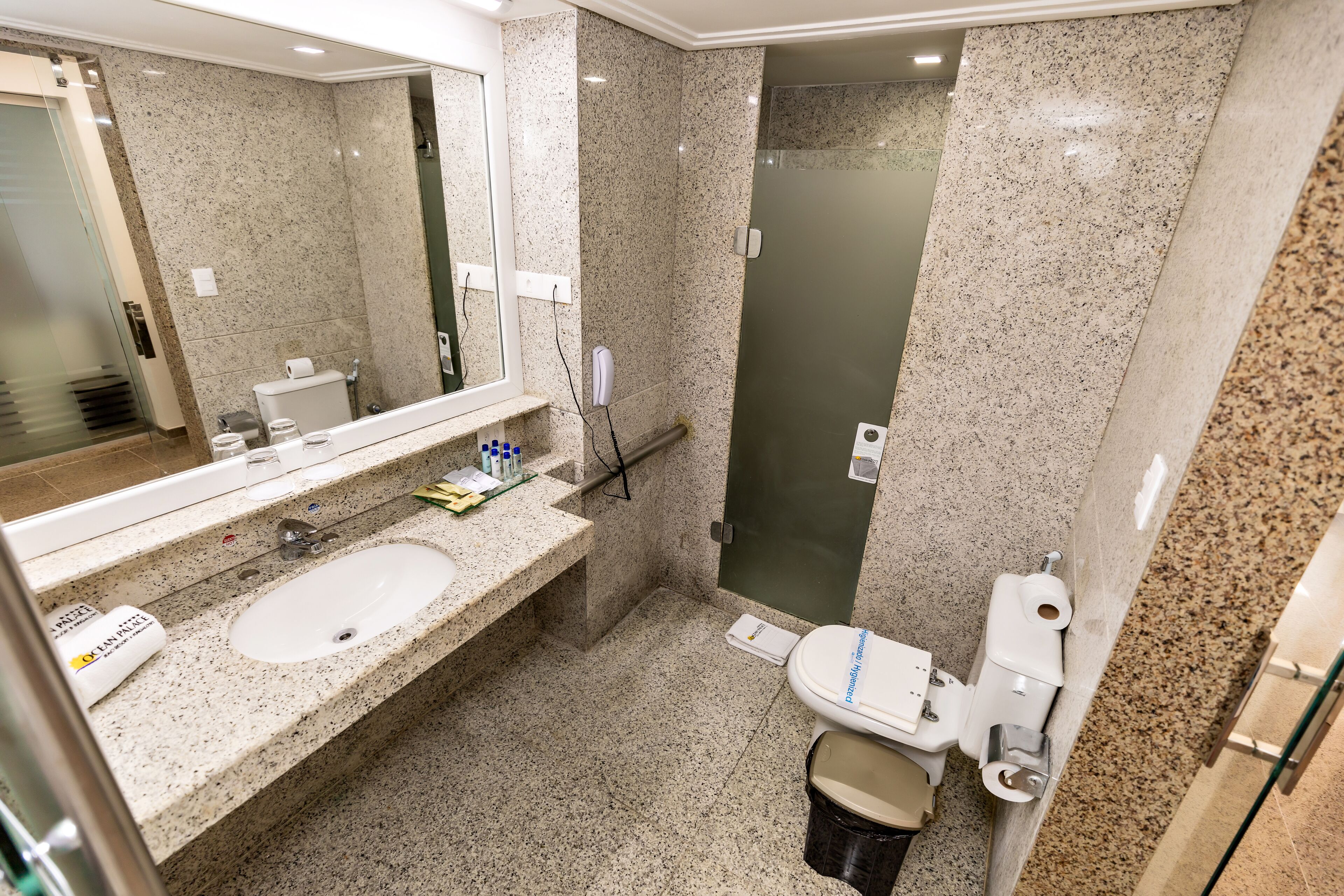 suíte presidencial all incluisve | bathroom | shower, free toiletries, hair dryer, bathrobes
