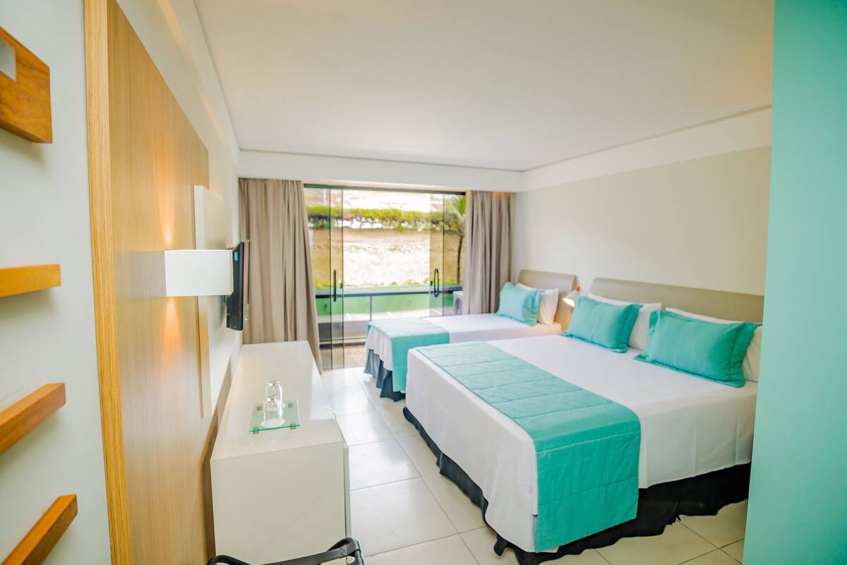 Minibar, in-room safe, WiFi (free)