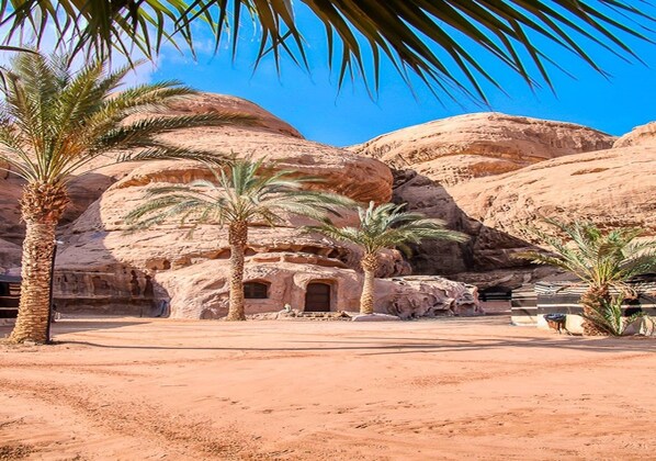Junior Tent, 1 Double Bed, Non Smoking, Mountainside | Bed sheets - Captain's Desert Camp (Wadi Rum)