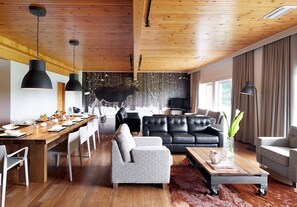 Condo, 5 Bedrooms | Living area