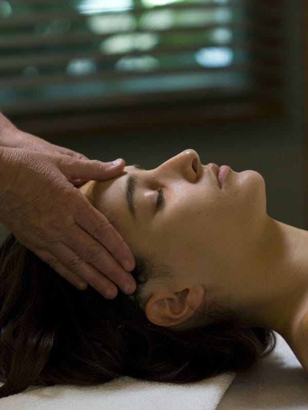Sauna, vasca idromassaggio, trattamenti per il corpo, aromaterapia
