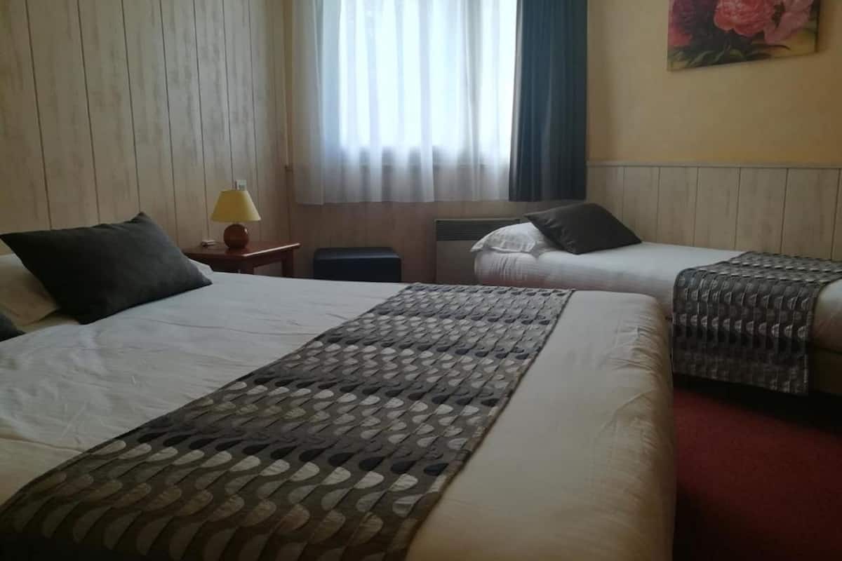 triple room | in-room safe, desk, soundproofing, free cots/infant beds