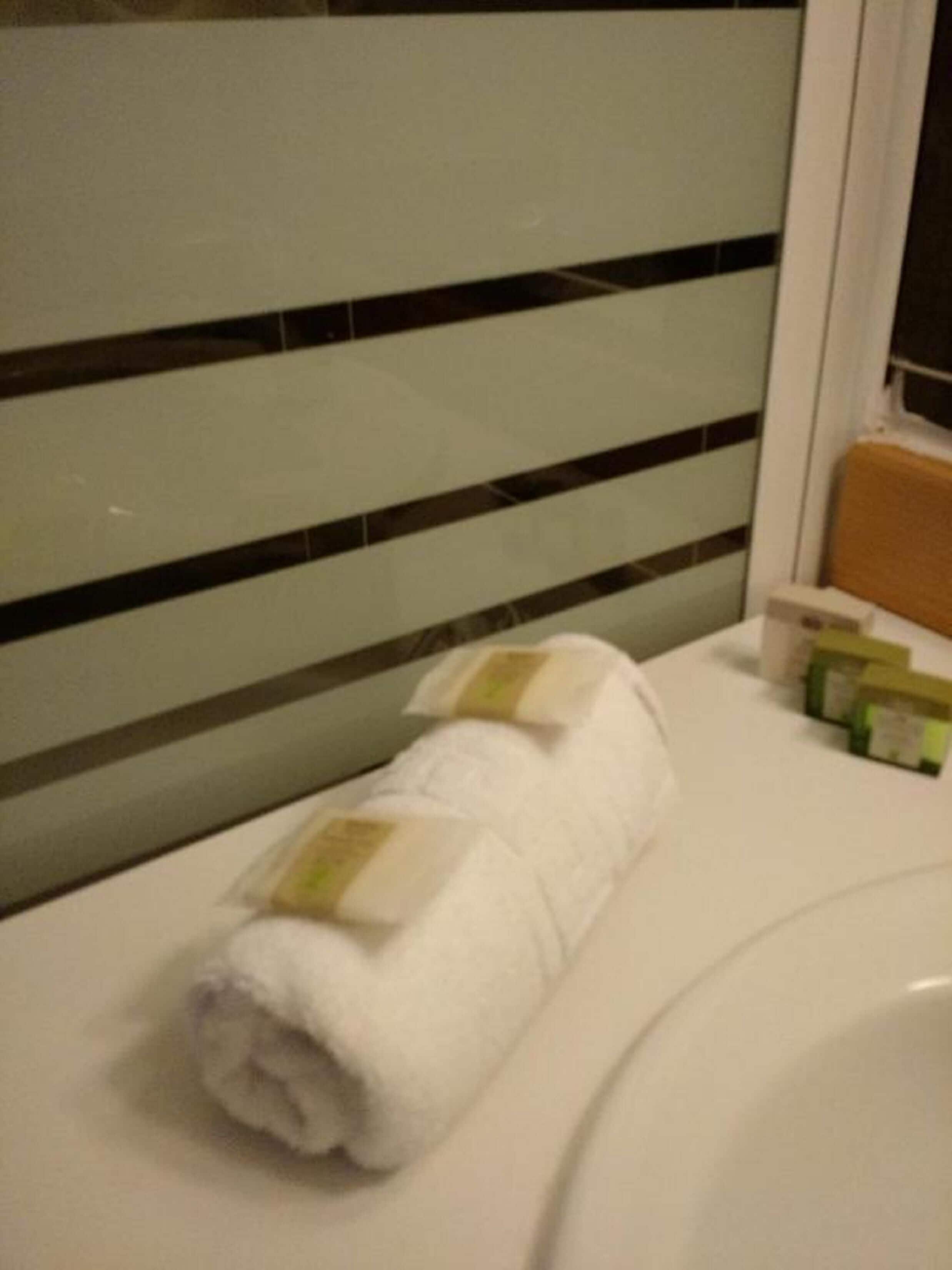 single room | in-room safe, desk, soundproofing, free cots/infant beds