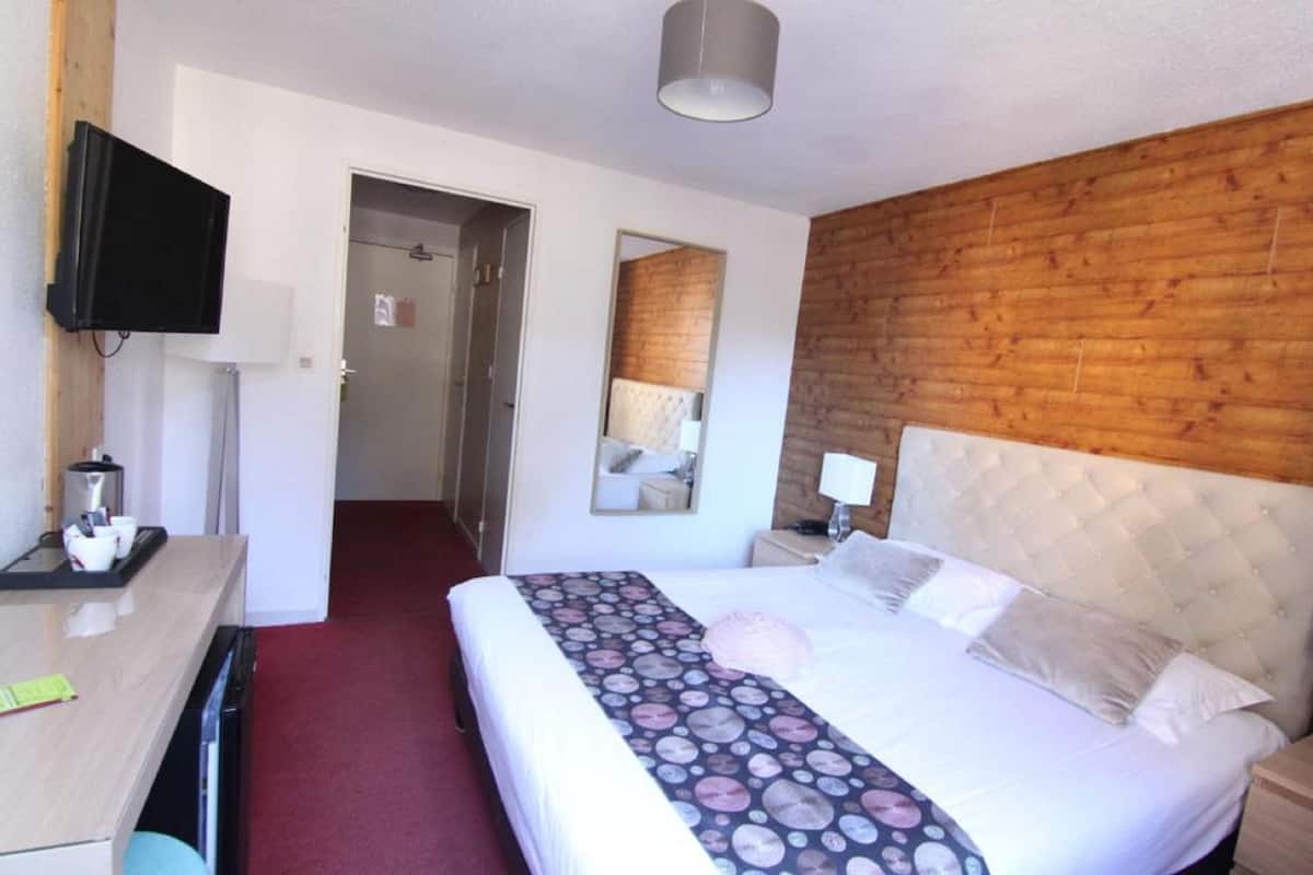 superior double room | in-room safe, desk, soundproofing, free cots/infant beds