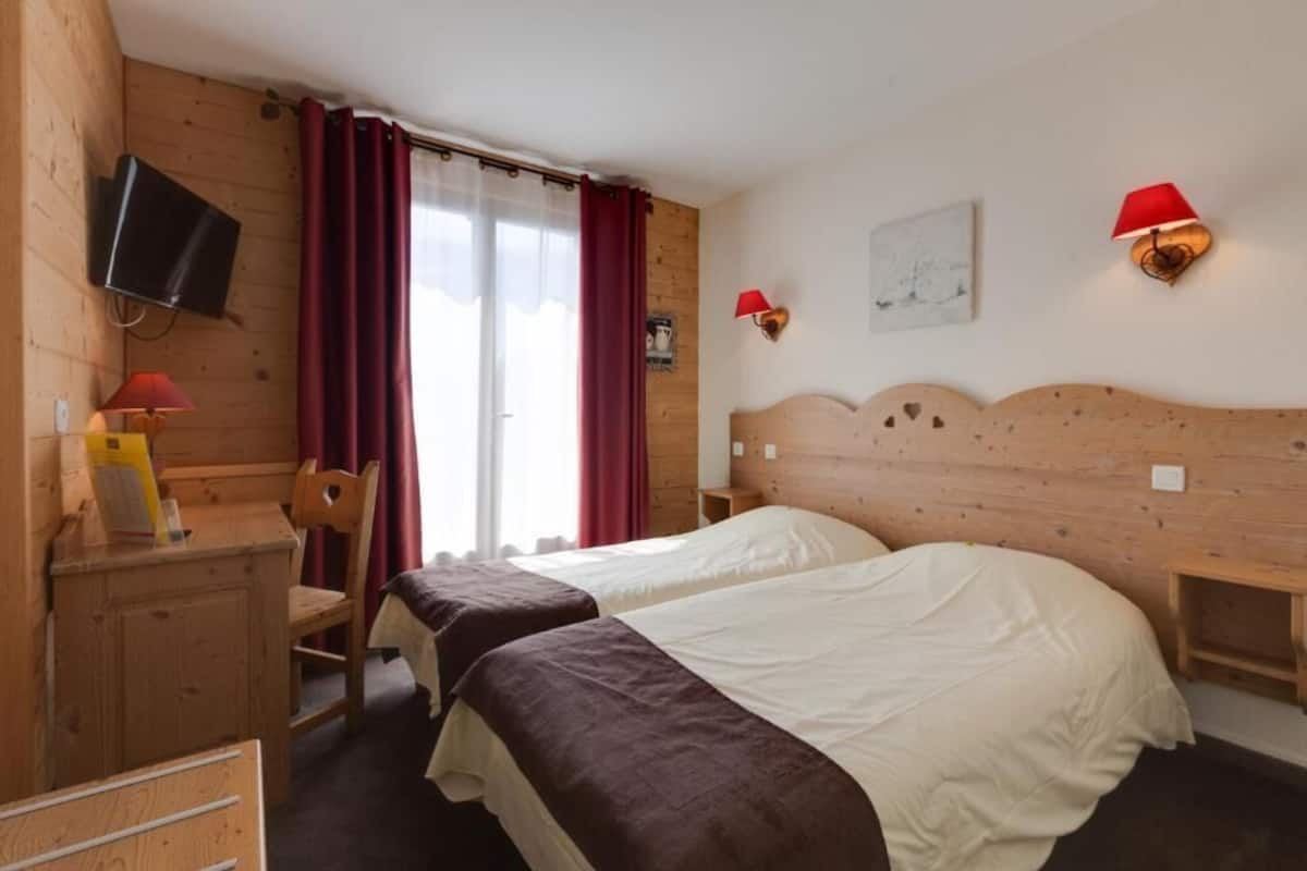 In-room safe, desk, laptop workspace, blackout drapes