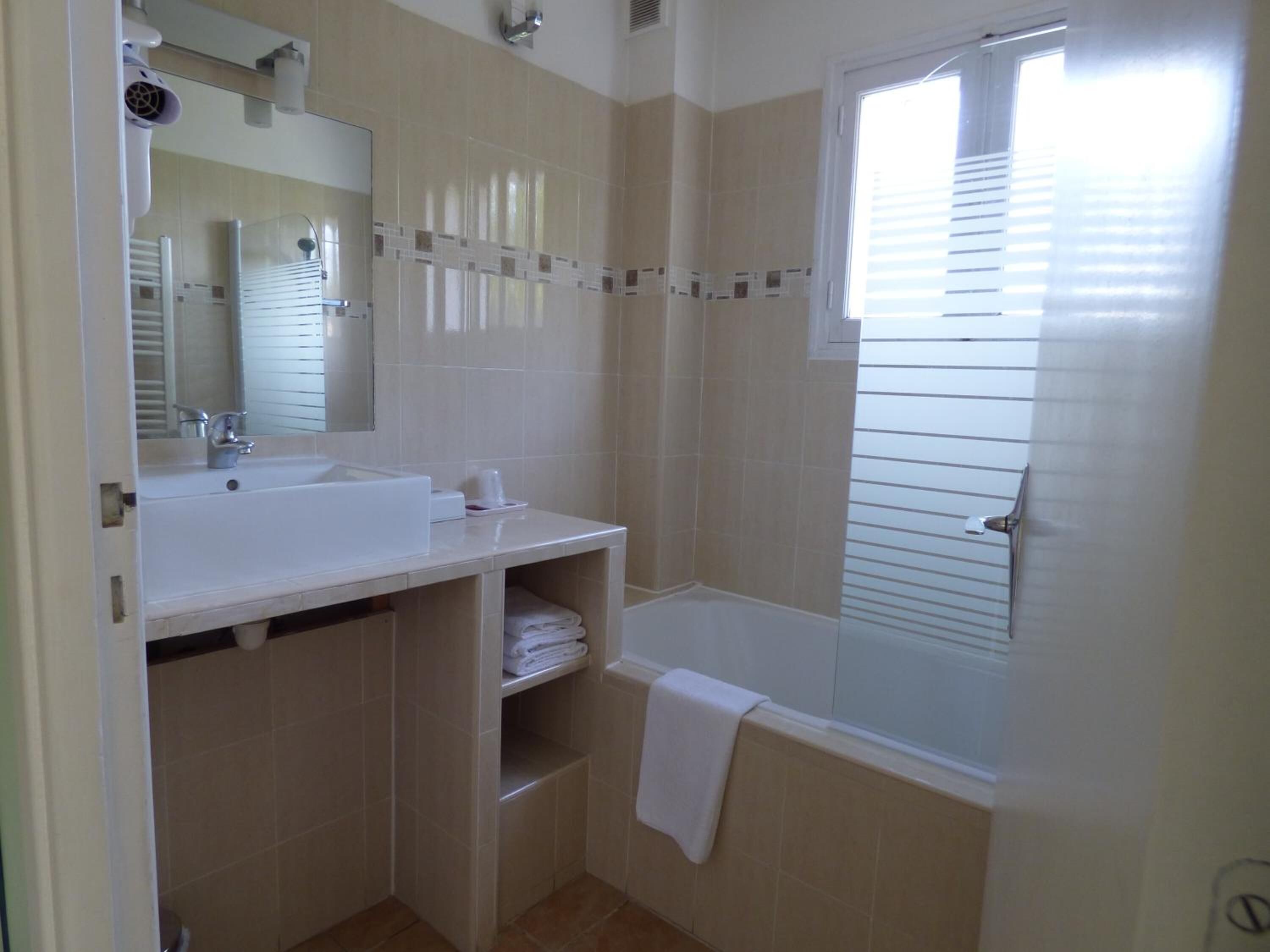 comfort double room | bathroom | free toiletries, hair dryer, towels, soap