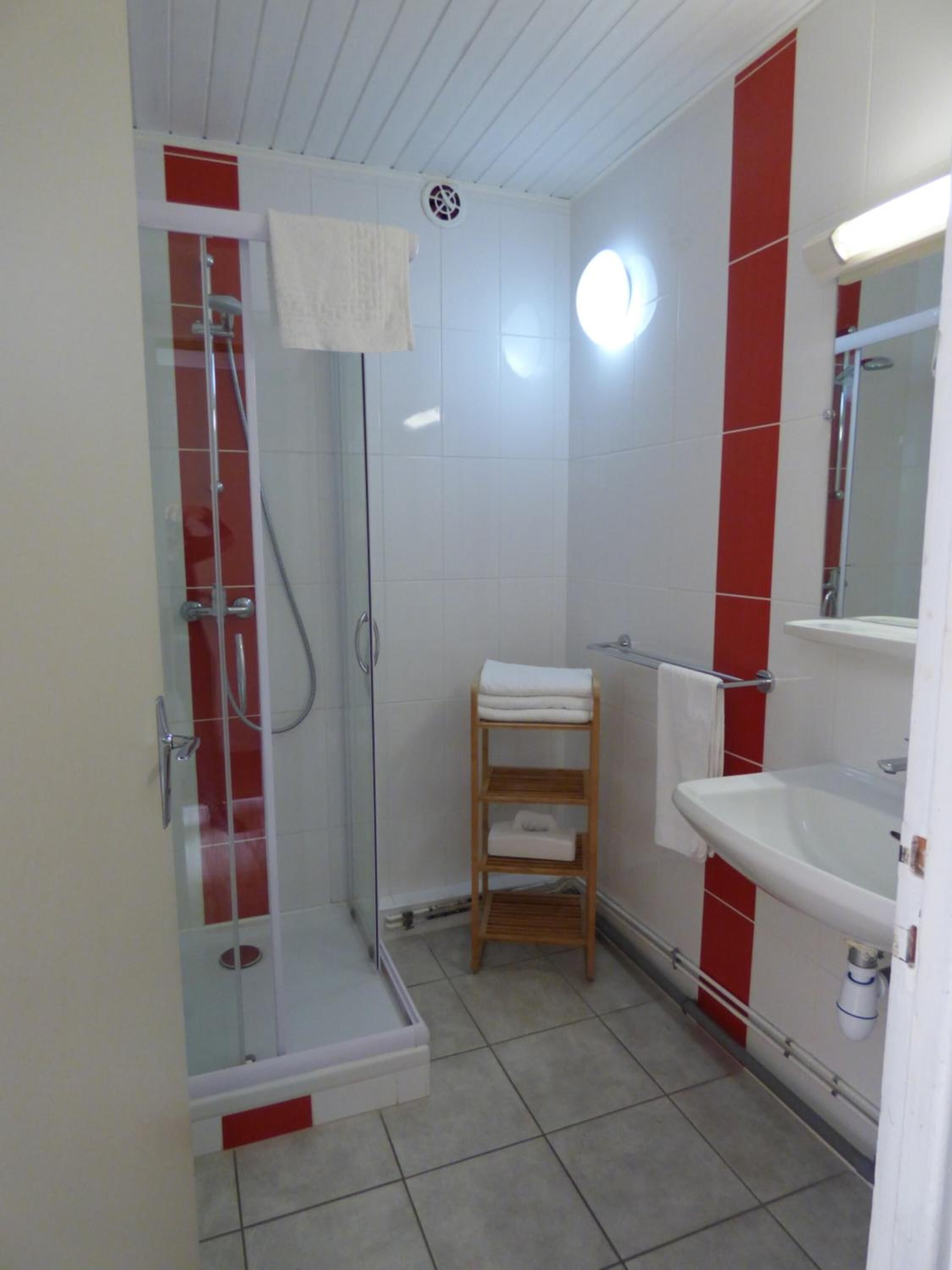comfort double room | bathroom | free toiletries, hair dryer, towels, soap