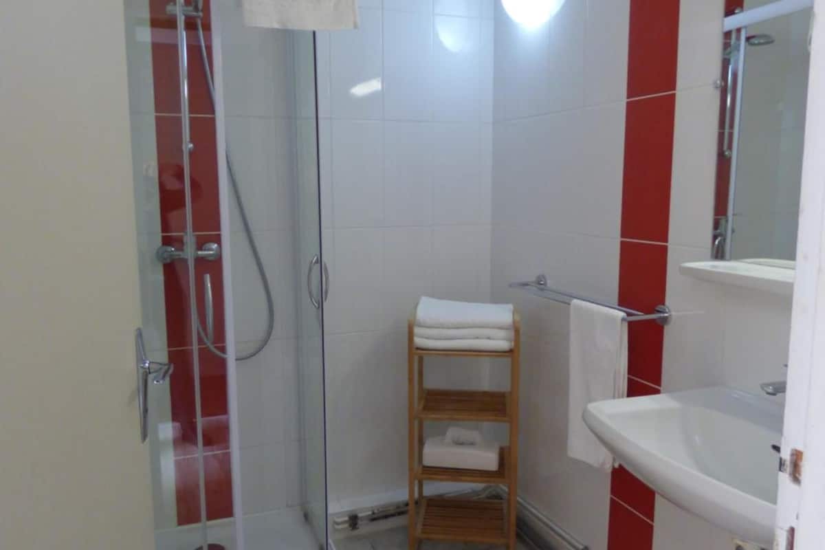 comfort double room | bathroom | free toiletries, hair dryer, towels, soap