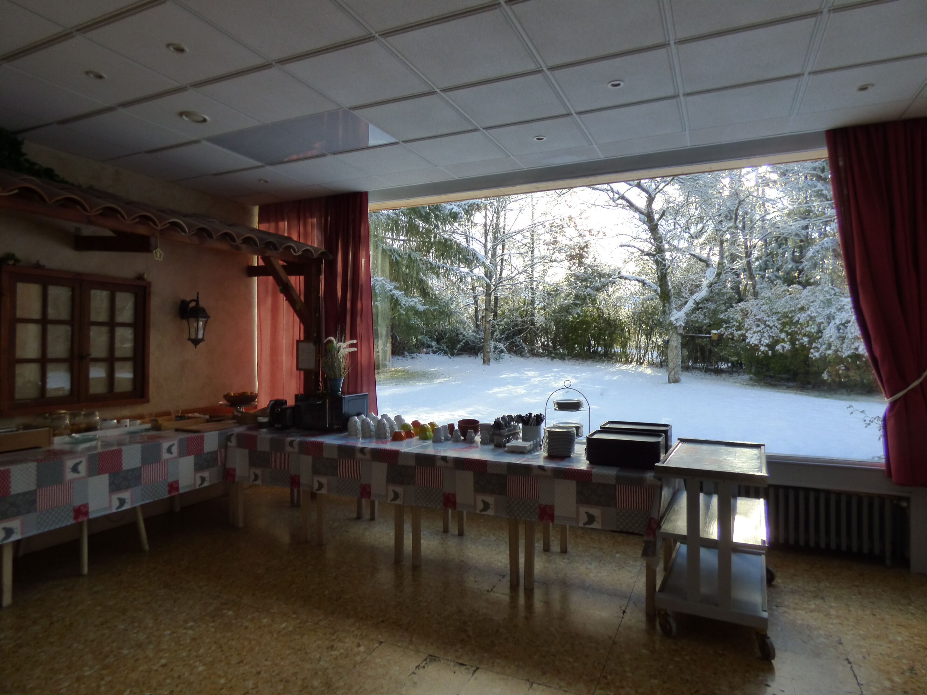 daily buffet breakfast (eur 11 per person)