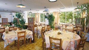 Unclassified image, 3 of 33, button - Hôtel Le Céans (Sainte-Colombe)