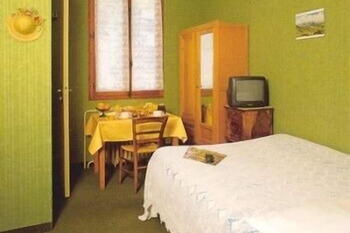 House | In-room safe, desk, free cots/infant beds, rollaway beds
