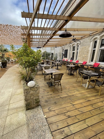 Terraza o patio. Hôtel de L'Ecu