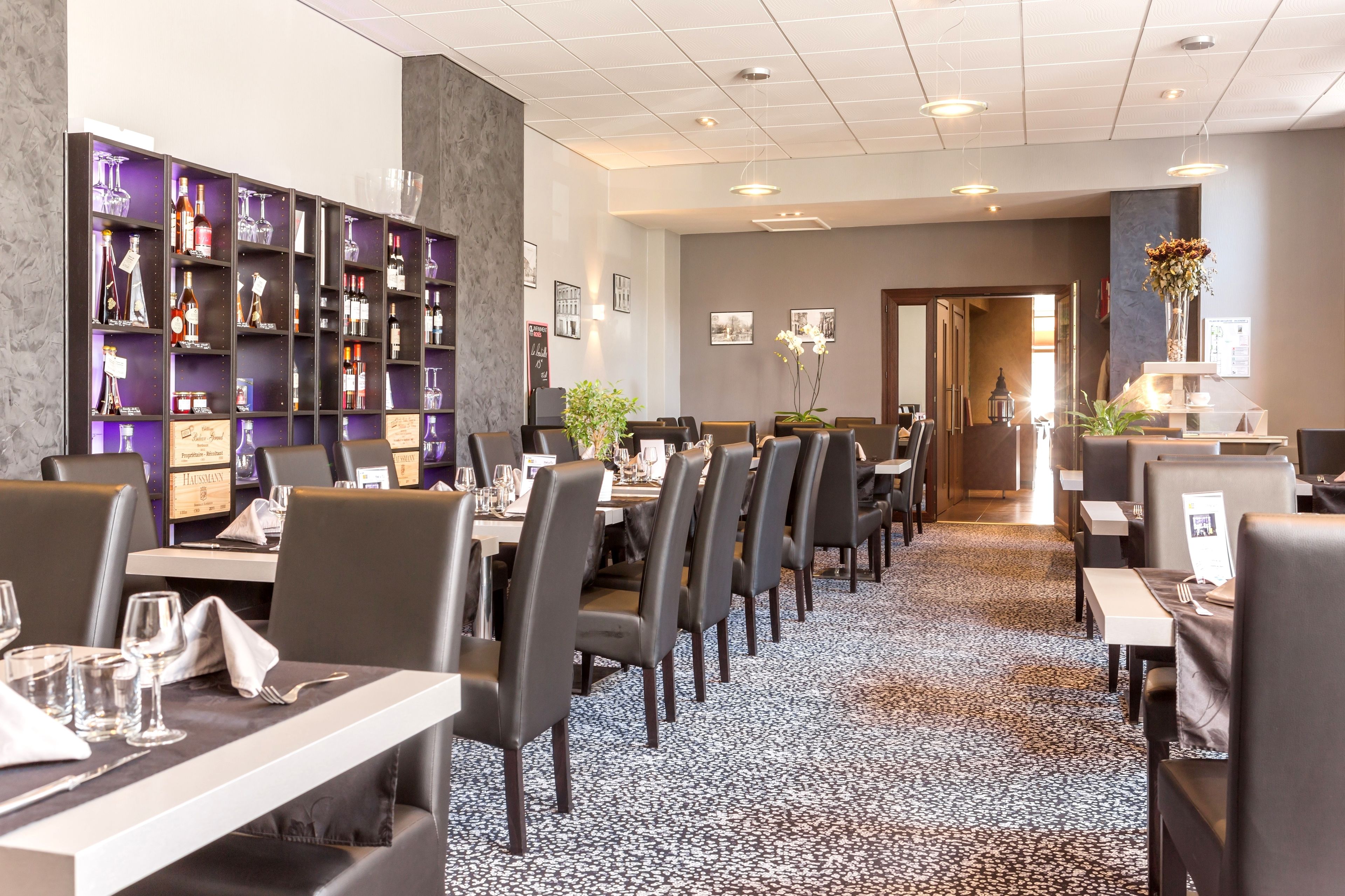 朝食、ディナーに営業 (郷土料理)