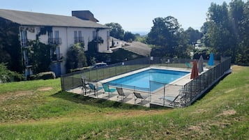 Piscine extérieure (ouverte en saison)