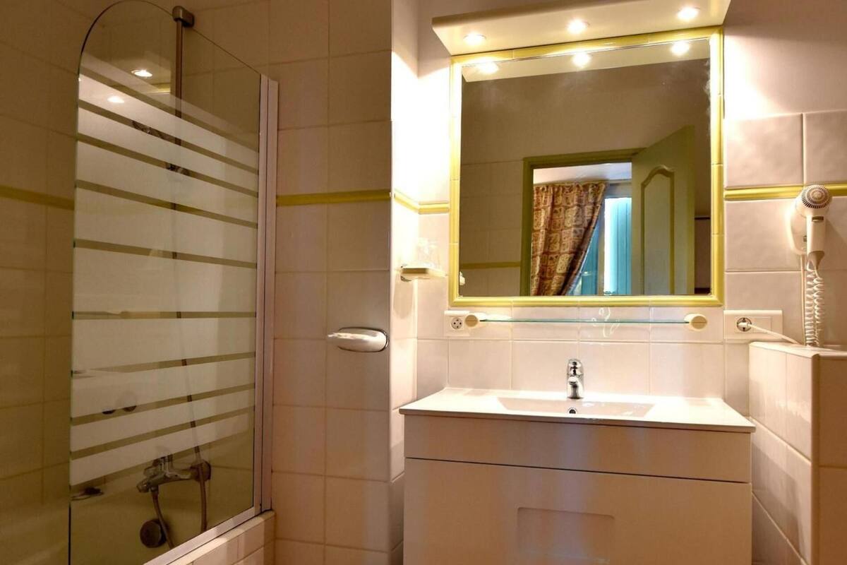 free toiletries, hair dryer, towels