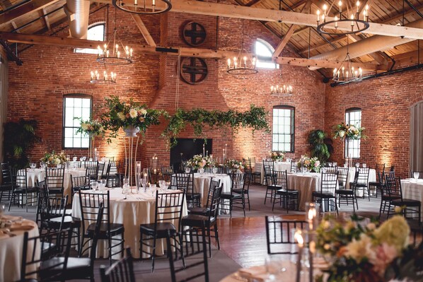 Premium bedding, in-room safe, desk, laptop workspace - Cork Factory Hotel Lancaster (Lancaster)