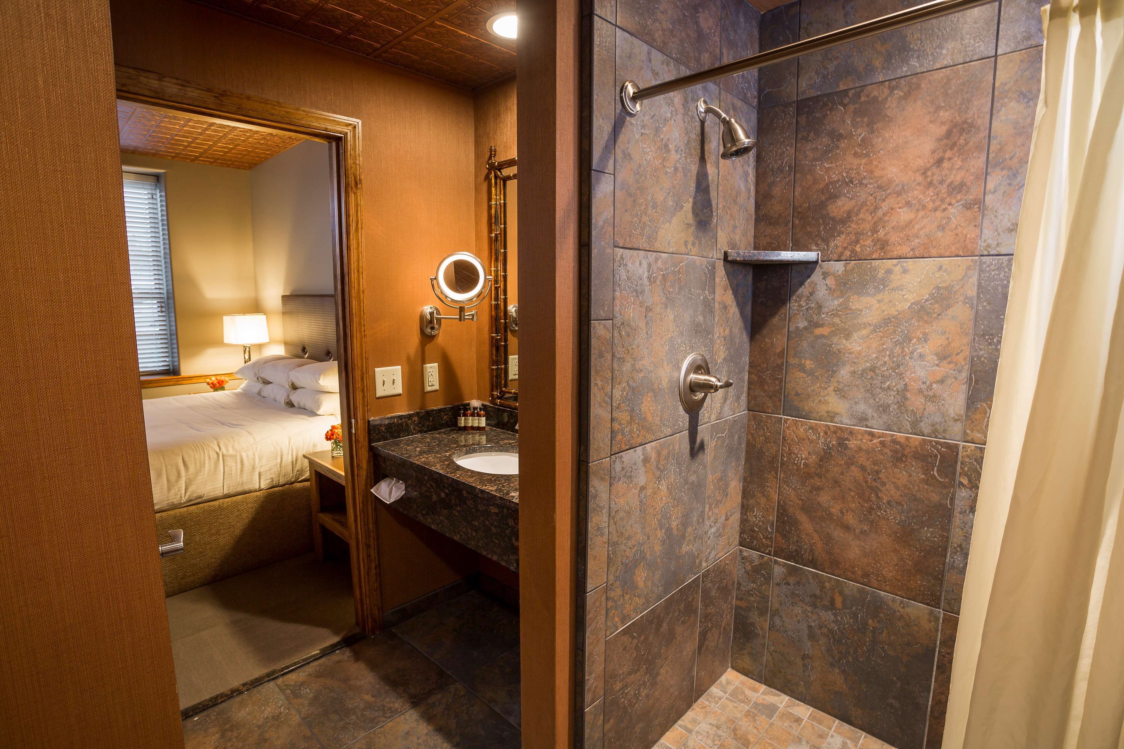 deluxe room, 1 king bed | premium bedding, in-room safe, desk, laptop workspace