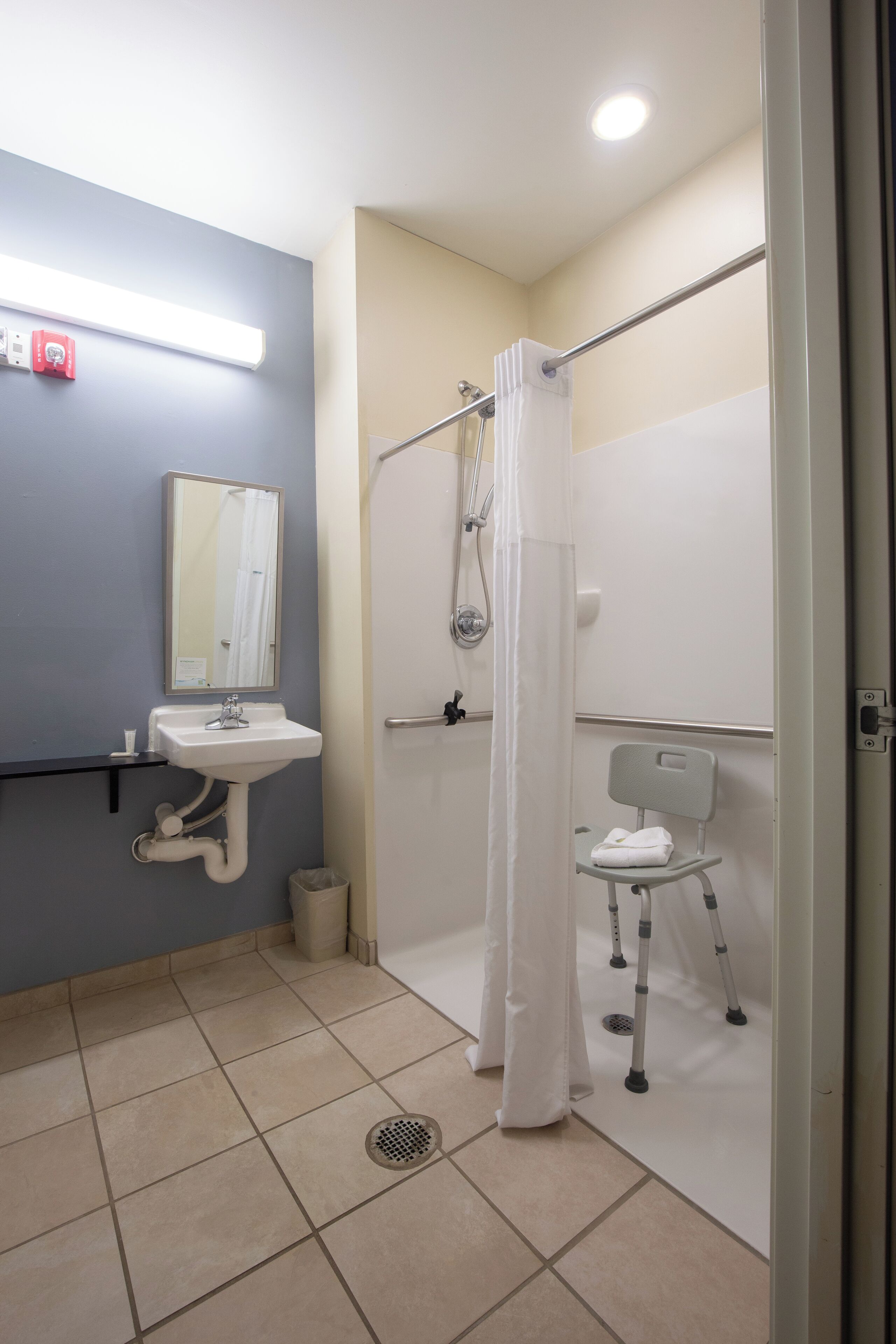 combined shower/bathtub, free toiletries, hair dryer, towels