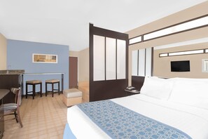 Suite, 1 llit de matrimoni | Escriptori, cortines opaques, llits addicionals i wifi gratuïta