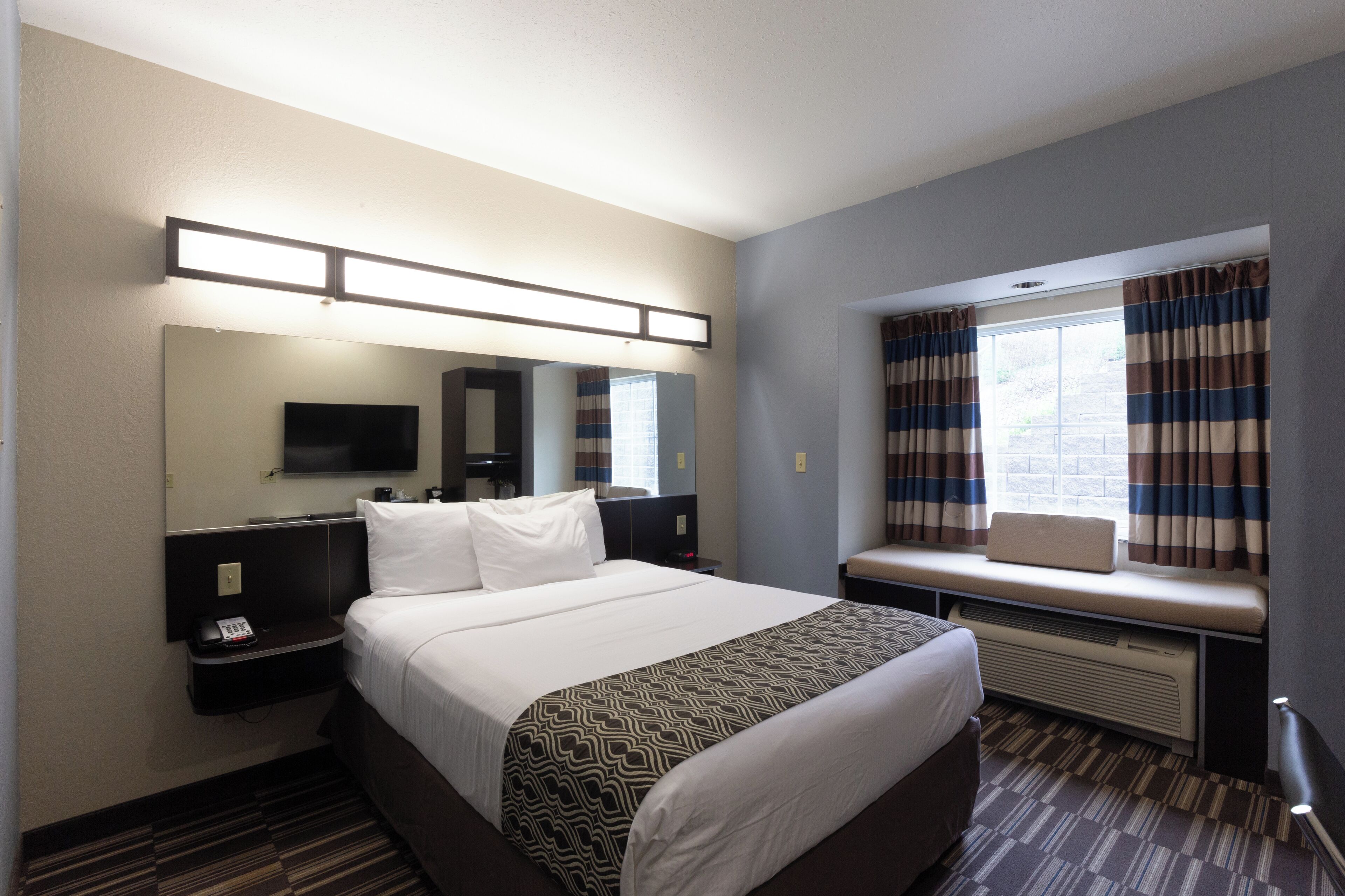 standard room, 1 queen bed | desk, blackout curtains, rollaway beds, free wifi