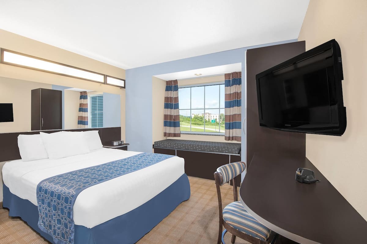 Desk, blackout drapes, rollaway beds, free WiFi
