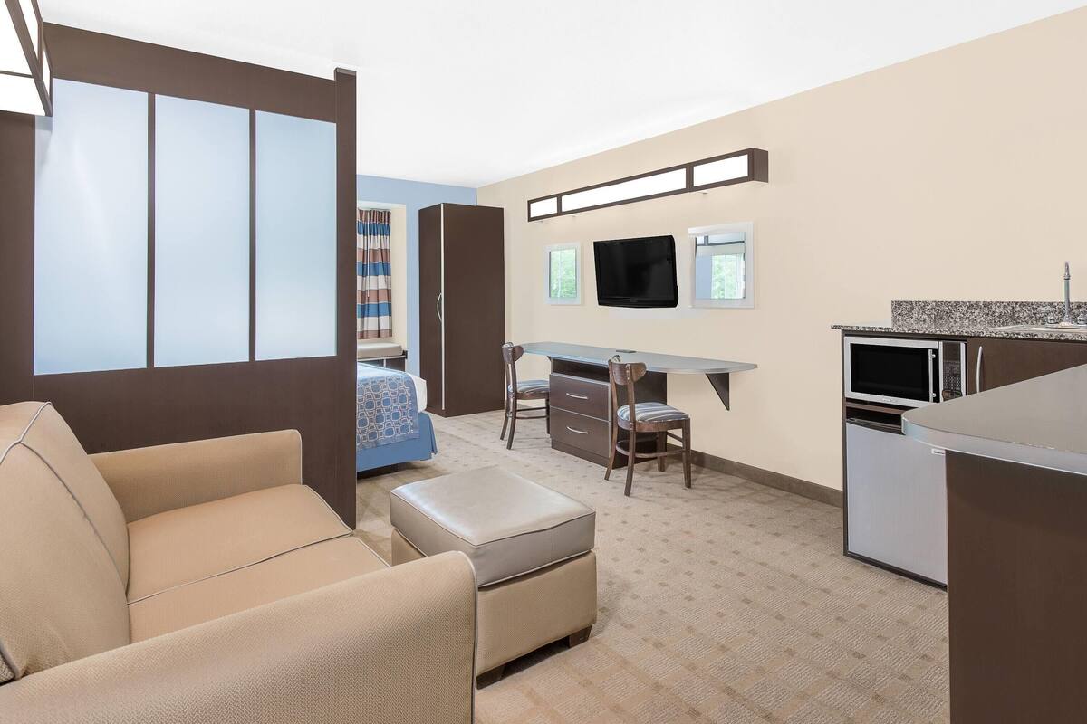 Phòng Suite, phù hợp cho người khuyết tật | Bàn, màn/rèm cản sáng, giường gấp/giường phụ (phụ phí)