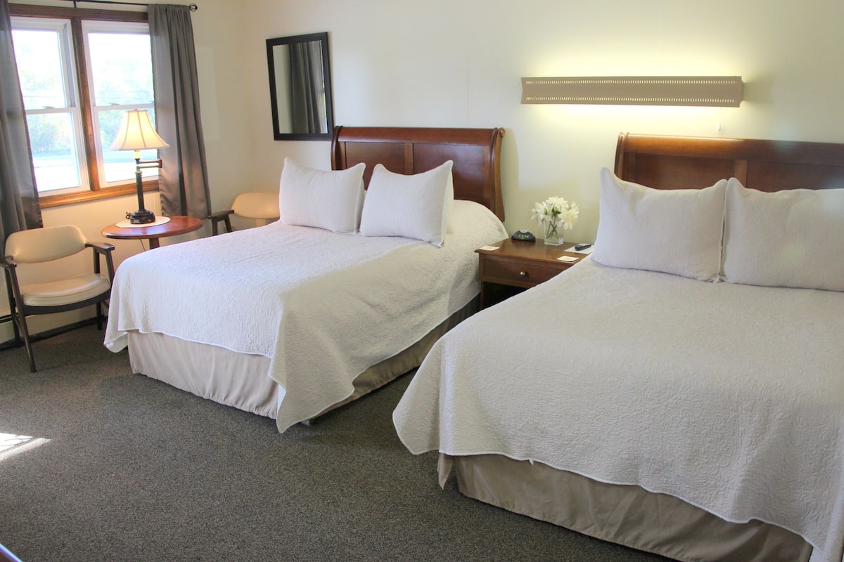 Standard Double Room, Ensuite (11 -2 full size beds)