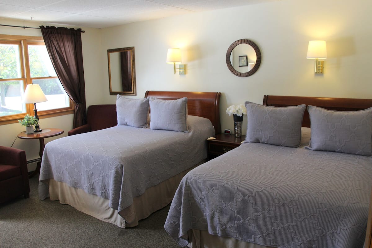 Standard Double Room, Ensuite (08 -2  full size beds)