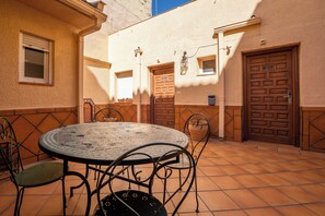 Courtyard - YIT Puerta Bisagra (Toledo)