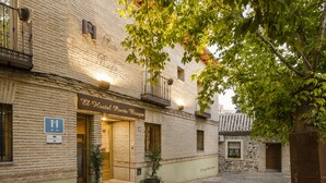 A building with a sign reading "El Hato de la Bodegora." - YIT Puerta Bisagra (Toledo)