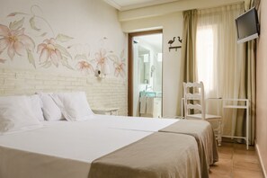 Desk, laptop workspace, soundproofing, iron/ironing board - YIT Puerta Bisagra (Toledo)