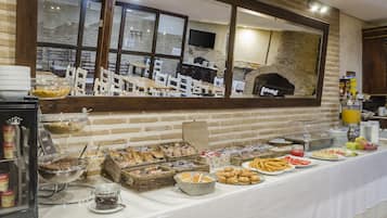 Desayuno buffet (EUR 12 por persona)