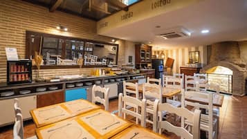 Dagelijks ontbijtbuffet (EUR 12 per persoon)