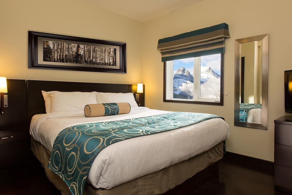 Down comforters, pillowtop beds, iron/ironing board, free wired internet