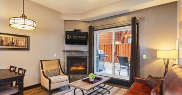 Suite, 2 habitaciones | Edredones de plumas y colchones con acolchado adicional