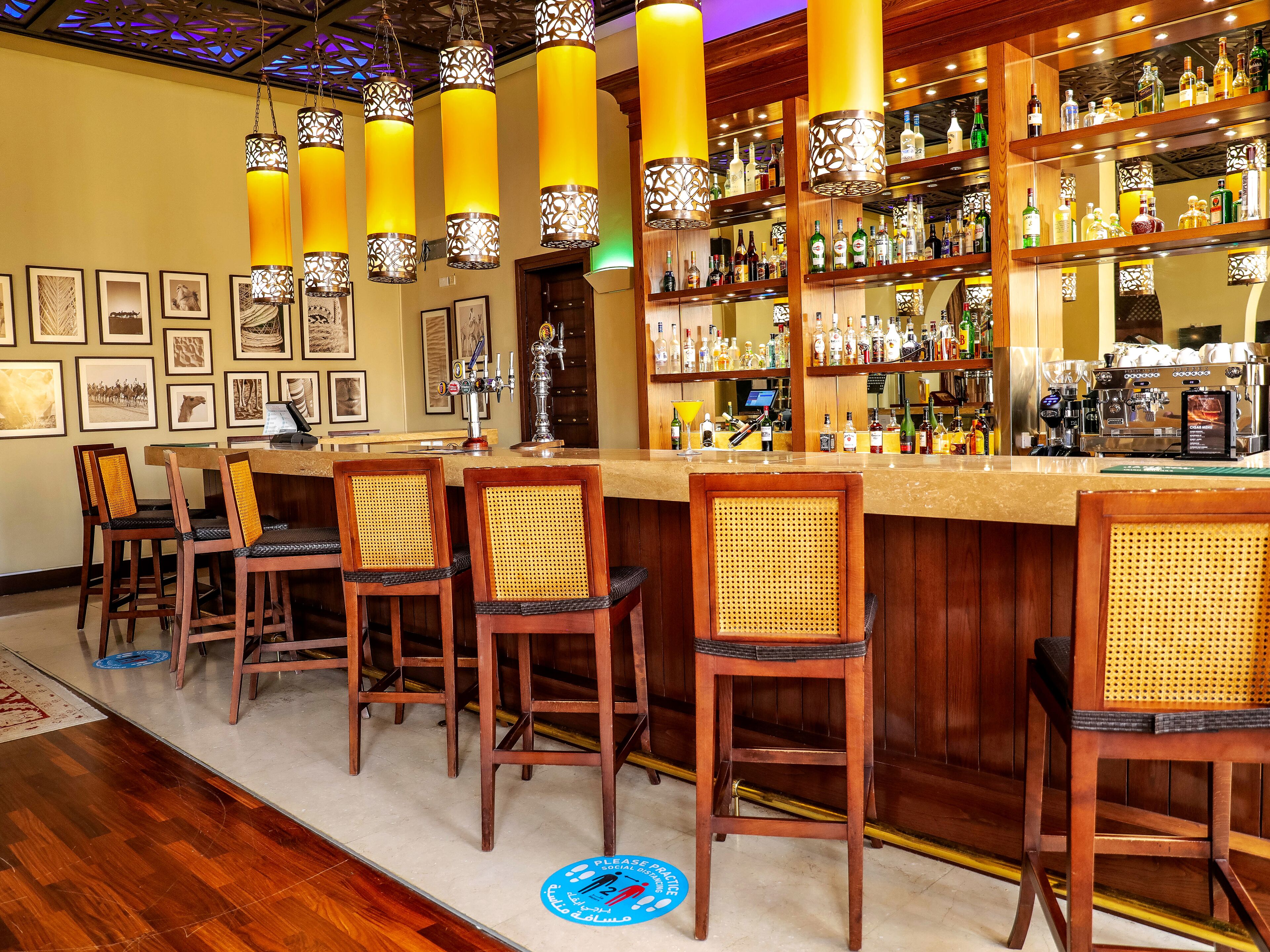 2 bars/lounges, poolside bar