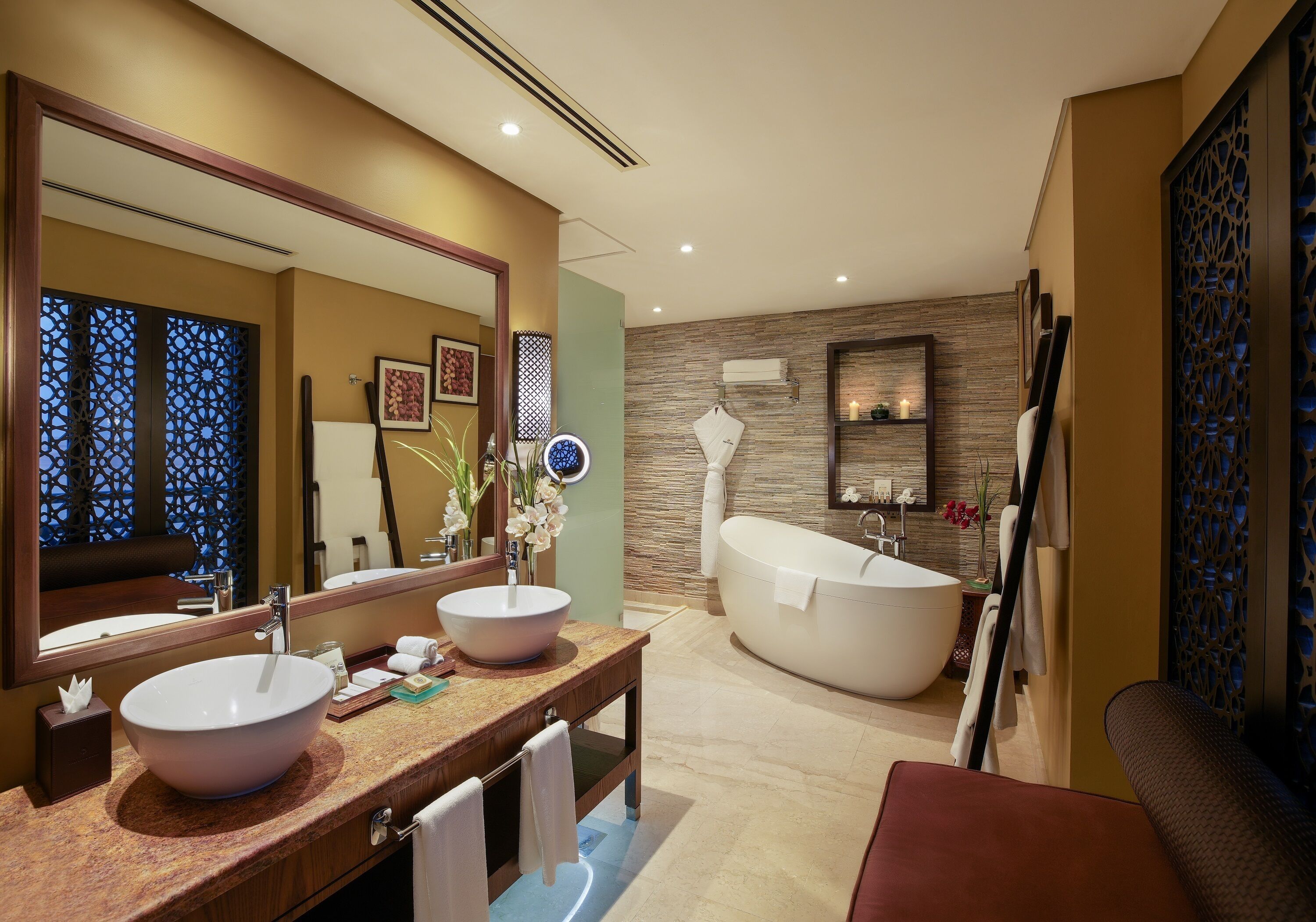 combined shower/bathtub, free toiletries, hair dryer, towels