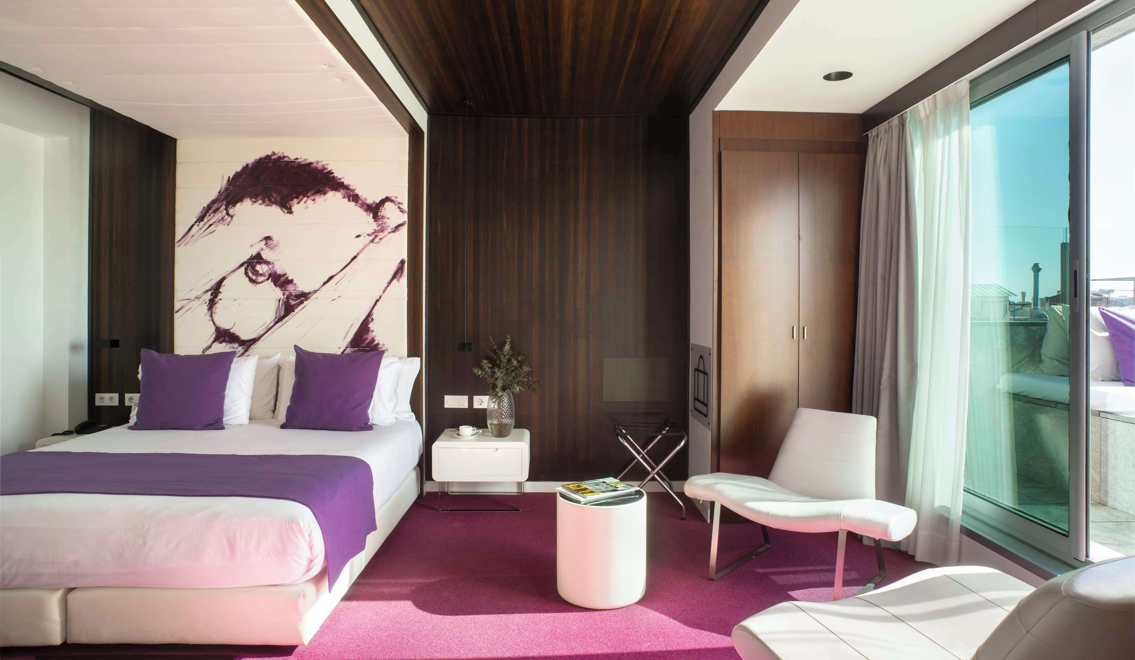 penthouse (pool) | down duvets, minibar, in-room safe, desk