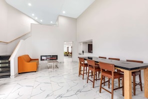 Lobby - Quality Inn & Suites Sulphur Springs (Sulphur Springs)
