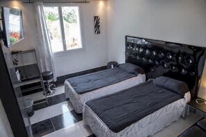 Standard Room, 2 Single Beds (Motel)
