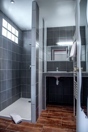 Chambre Triple | Salle de bain